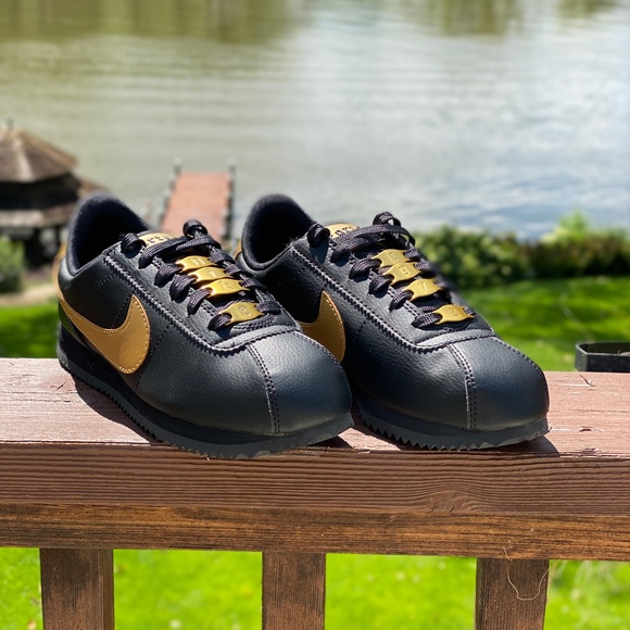 nike cortez black gold